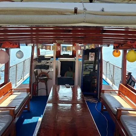 Berrak1 Private Yacht ספינת מלון מרמריס