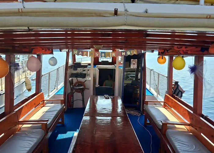 Berrak1 Private Yacht ספינת מלון מרמריס