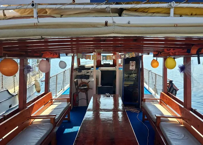 Πλωτό κατάλυμα Berrak1 Private Yacht *